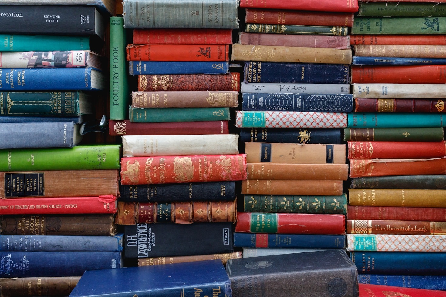 Decor Tips for a Bookish Aesthetic